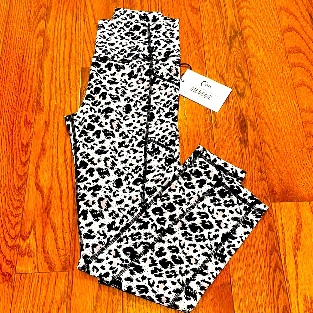 Snow Leopard Zyia Leggings